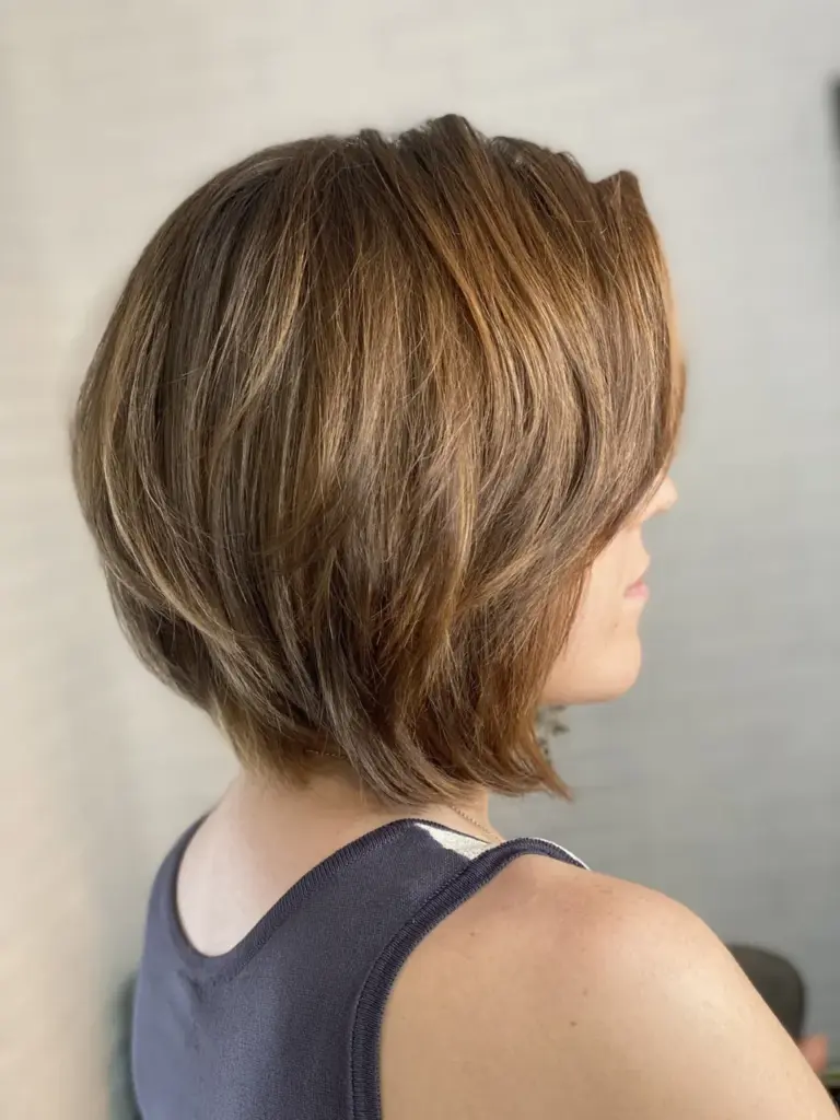 Corte bob en capas castaño