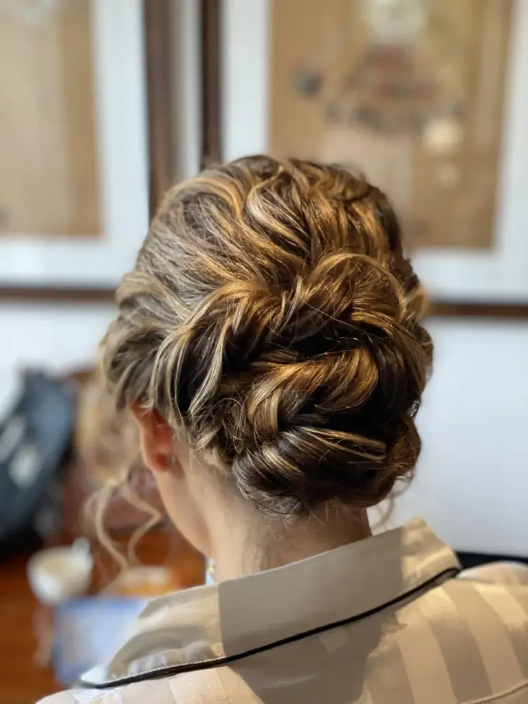 Recogido bajo con ondas para novia o invitada